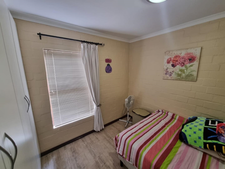 To Let 3 Bedroom Property for Rent in Uitzicht Western Cape